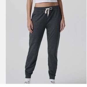 Vuori Performance Jogger Pants Womens M Charcoal Grey Gray Sweatpants Lounge